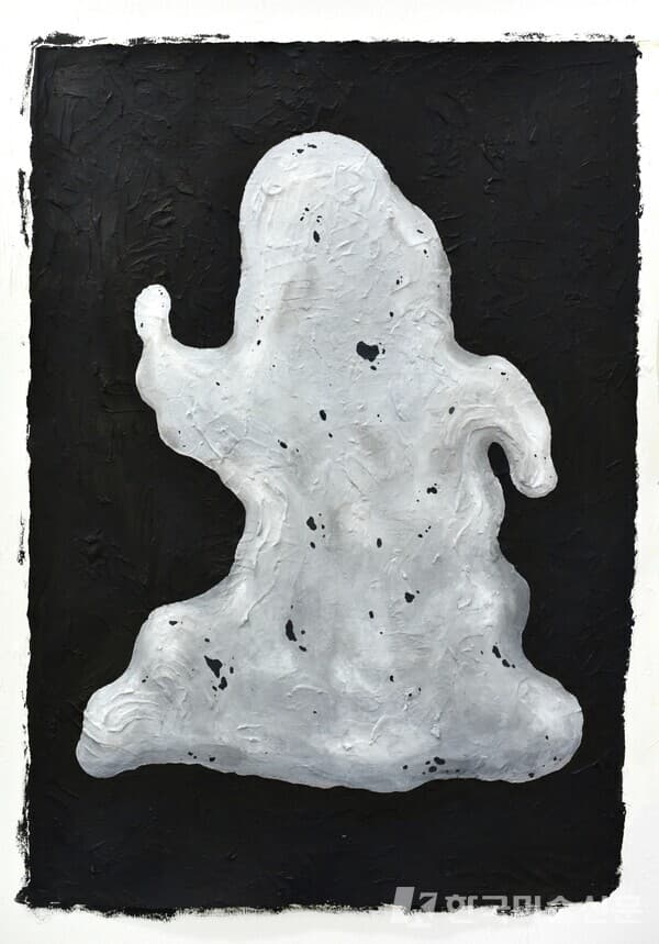 성살몬 - 멋쩍은 댄스&nbsp;장지에 젯소, 모델링 페이스트, 먹76.5x54cm 2022