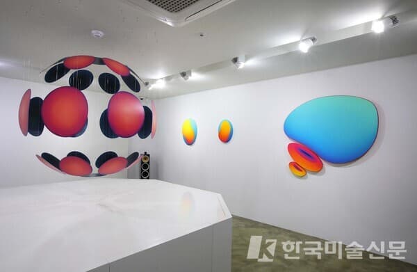 '산호섬 그 너머(Beyond the Atolls)' 전시장 전경 (사진=이미희 기자)