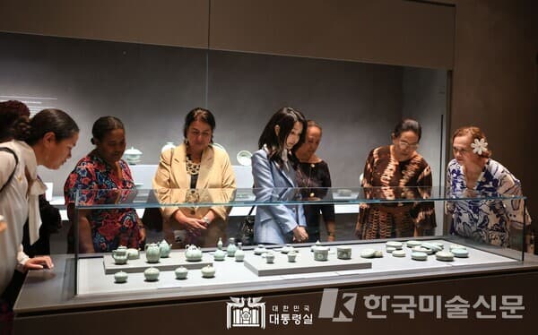 5월 29일 김건희 여사는 한-태평양도서국 정상회의 배우자 프로그램에 참석했습니다.