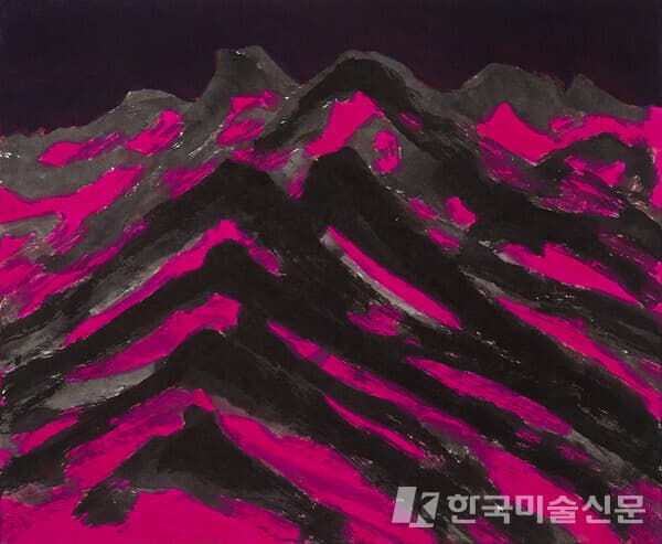 The Mountain, 분홍 (The Mountain, Pink)&nbsp;60x73cm, 한지에 수묵채색(color and ink on Korean paper), 2023