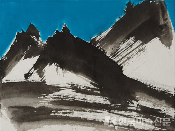 The Mountain, 파랑 (The Mountain, Blue)&nbsp;30x40cm, 한지에 수묵채색(color and ink on Korean paper), 2023