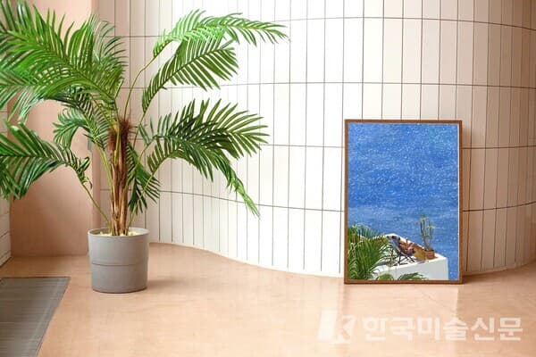 차일디시 블루 포스터 액자 (사진=작가 제공)