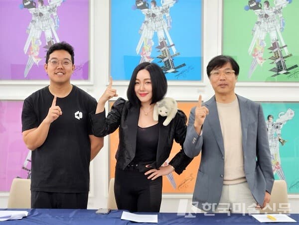 팝아티스트 낸시랭 2023 개인전 '버블코코 스페이스아트' 기자간담회 현장(왼쪽부터 박재필 대표, 낸시랭, 오현웅 교수)(사진=허영훈 기자)