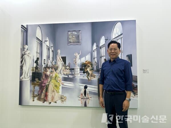 &nbsp;윤광식 대표이사(성동문화재단)가 SFactory 3층 아트페어에 방문했다.