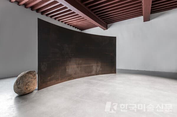 Relatum - The stage&nbsp;2022&nbsp;출처 :&nbsp;https://en.leeufan-arles.org/&nbsp;