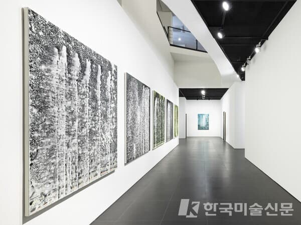 유근택 개인전 두 번째 전시를 연 갤러리 현대 전시전경. 출처 갤러리 현대&nbsp;