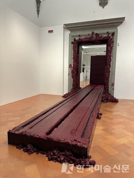Anish Kapoor- 99% Invinsible