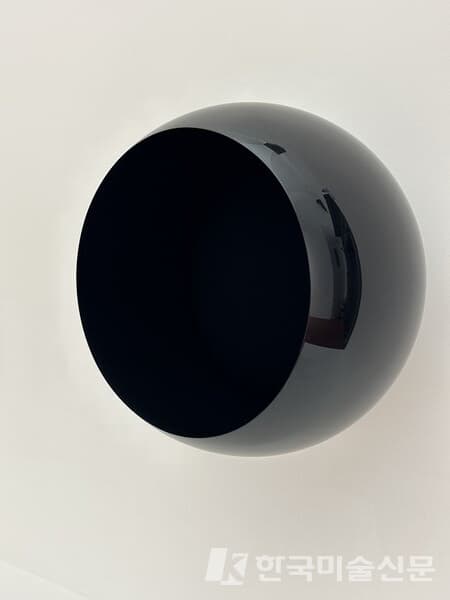 Anish Kapoor- Vantablack