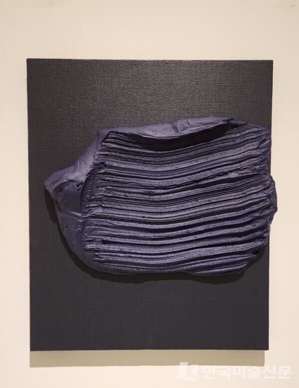 회화에 대한 질문(Peinture en question), 60cm x 52cm , mixed media on canvas 2023 출처. 윤선갤러리