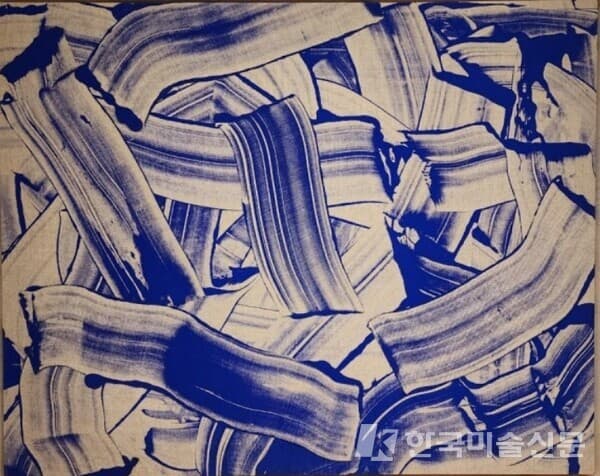 Geste bleu, 90cm x 72cm , Acrylic on canvas, 2022 출처. 윤선갤러리