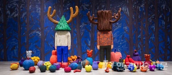 Wooden Wood 49, 345 x 830 x 250cm, Acrylic on wood, 2023. 출처 스페이스 K 서울