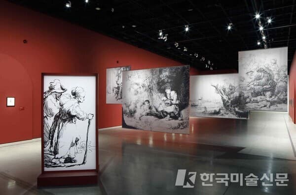렘브란트 17세기의 사진가를 연 대구미술관 제1 전시실 전시전경. 출처 대구미술관