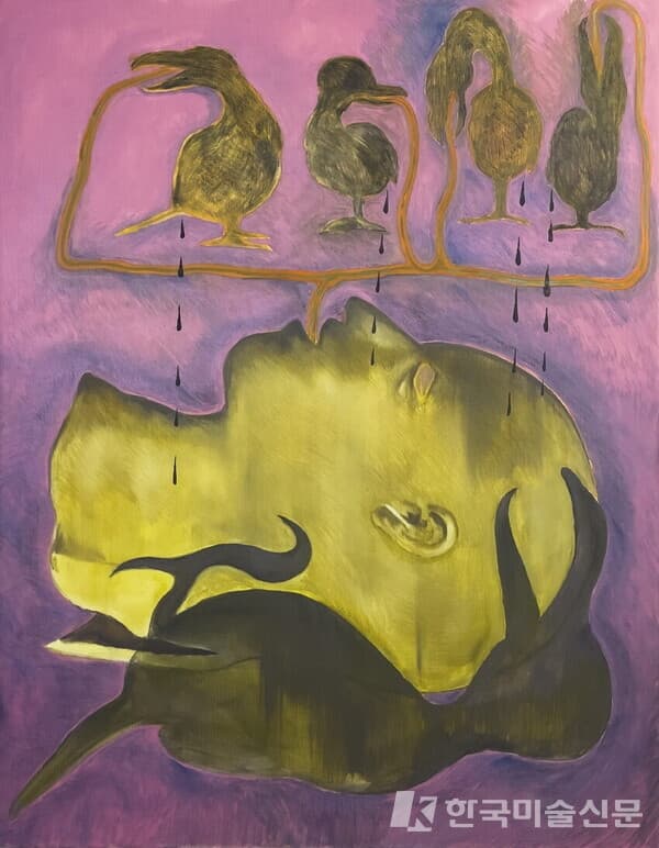 Treed Codependency(Yellow mask with five birds)&nbsp;Oil and charcoal on canvas, 116.7x91cm, 2023