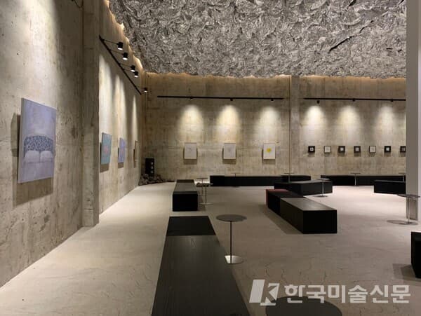 꼬스뗀뇨 갤러리 전시 전경/출처 그룹 &lsquo;아트만'