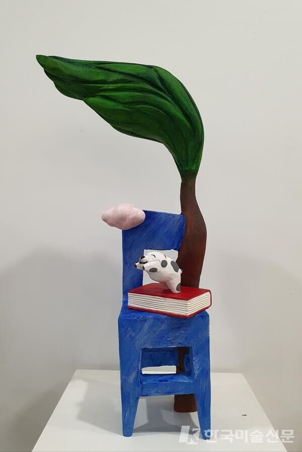 몽상가의 의자-바둑이&nbsp;이상헌 30&times;20&times;65cm 캄포에 아크릴채색 2019