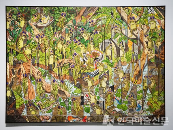 Hun Kyu Kim, Coronation at Paludarium,&nbsp;Pigment painted on silk, synthetic gemstones,&nbsp; 85 x 115 x 4 cm, 2023 / 카메라 기자 = 이소이 ⓒ 하이아트 갤러리,&nbsp; 김훈규