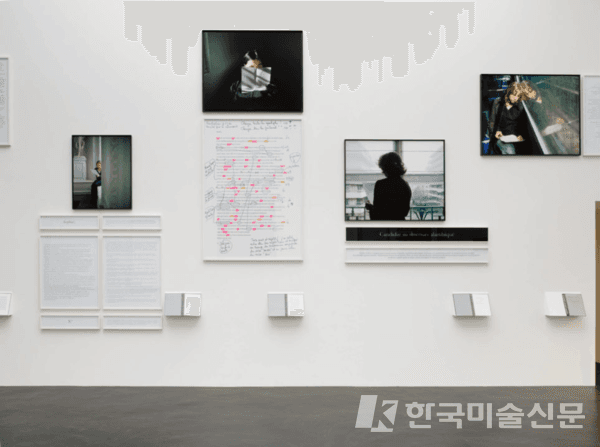 Sophie Calle, 전시 &ldquo;건강하시고요(Prenez soin de vous)&rdquo; 전경, 제 52회 베니스 비엔날레 프랑스관, 2007, photo Florian Kleinefenn / &copy; Sophie Calle / ADAGP, Paris & DACS, London, 2018 Courtesy Perrotin : Arndt & Partner, Berlin / Zurich : Paula Cooper Gallery, NY ; Gallery Koyanagi, Tokyo