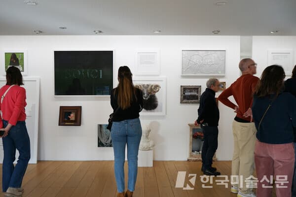 피카소 미술관 &lsquo;이젠 네 차례야, 내 귀염둥이야&rsquo; 전시, &lsquo;어머니, 아버지 그리고 나' 섹션 전시장 전경. 이소이 기자