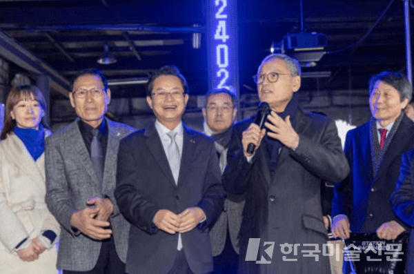격려사 중인 유인촌 문화체육관광부 장관(오른쪽에서 두 번째)