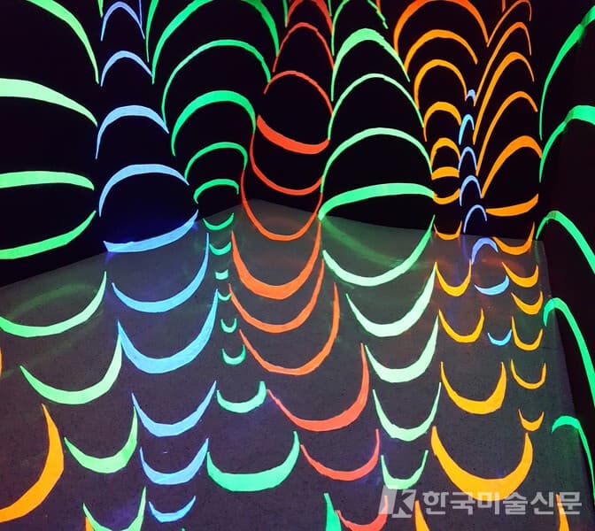나인주,&nbsp;Wormhole in Hexahedron