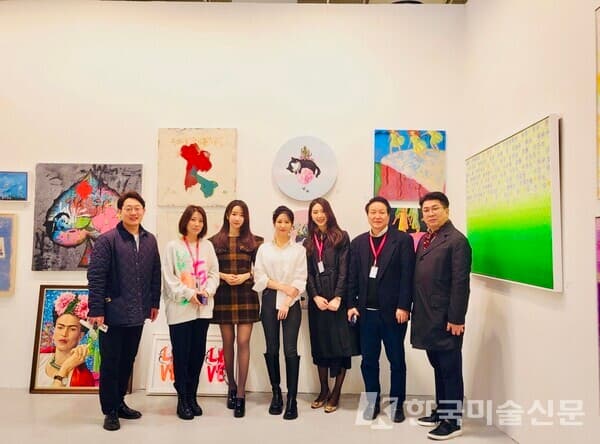 (왼쪽부터) 심진우 기자/박사, 송미리내 작가, 아세움 작가, 김아름 작가, 석유진 부감독, 김종근 총감독, 차효준 대표 KUVA