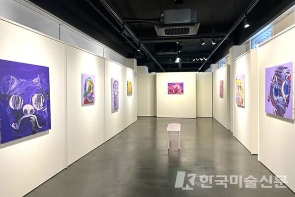 손위혁작가 개인전 '아이스크림', 메탈하우스 갤러리 전시 전경.