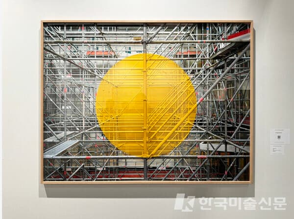 Geroges Rousse, sans titre, 2023, impression jet d'encre sur hahem&uuml;hle, 115 x 146 cm, Galerie Catherine Putman / 사진=진승우