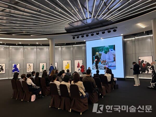 '오그림'의 특별도슨트와 작가와의 대화 진행현장