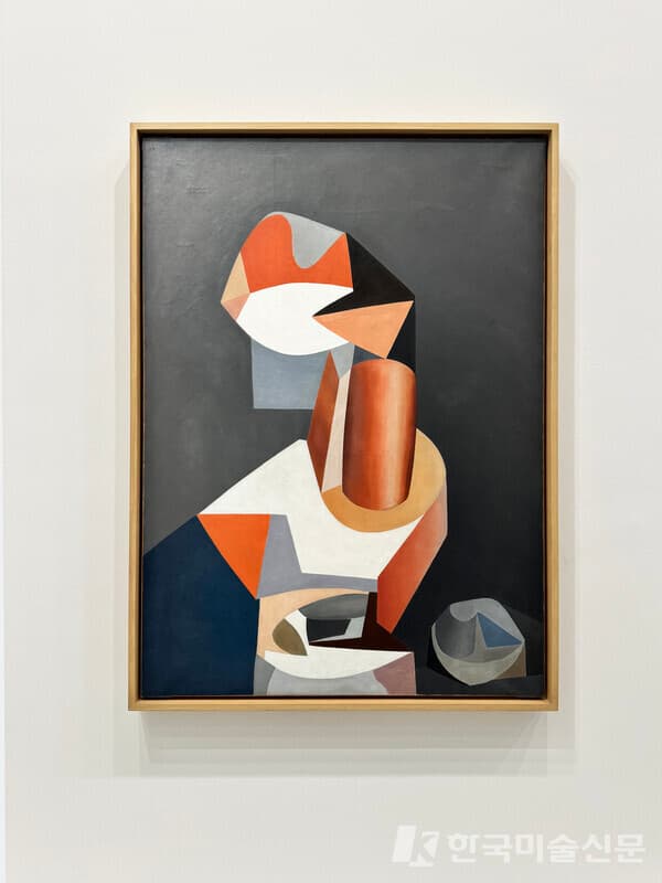 Figure rose(장미빛 형태), 1937, 캔버스에 유채, 사진. 이소이 기자