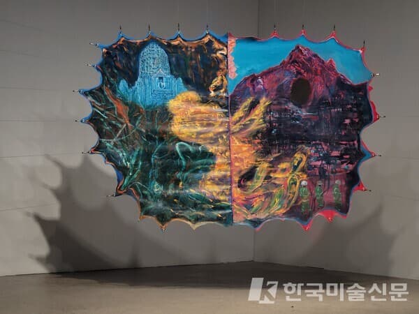 박현호 작가의 생생 활활-생의 기쁨, 불타오르는 살갗_가죽에 유채_약 200x280cm_2024(도암갤러리 제공)