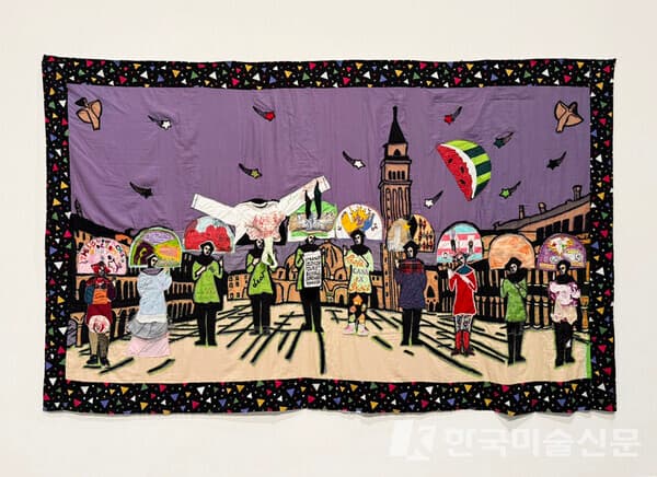 G&uuml;neş Terkol, A sont to the world -2, Embroidery on fabric, 2024, Arsenale, La Biennale di Venezia.&nbsp; 사진. 이소이 기자