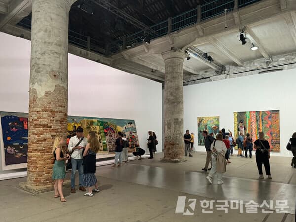 제 60회 베니스 비엔날레 아르스날레관 전시 전경