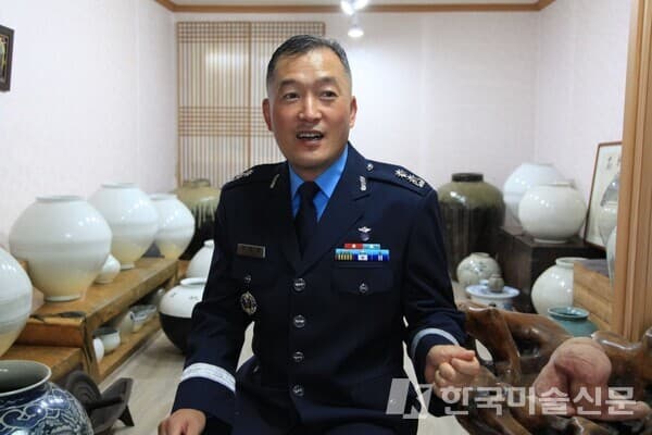 [이종열 작가 인터뷰] 전역한 한 군인의 12년째  ‘달항아리 사랑’ 이야기