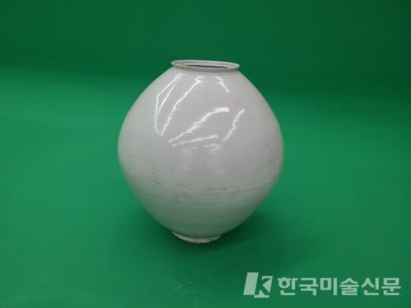 사진제공 : 이종열&nbsp;작가, 얇은 예각입술 둥근달항아리