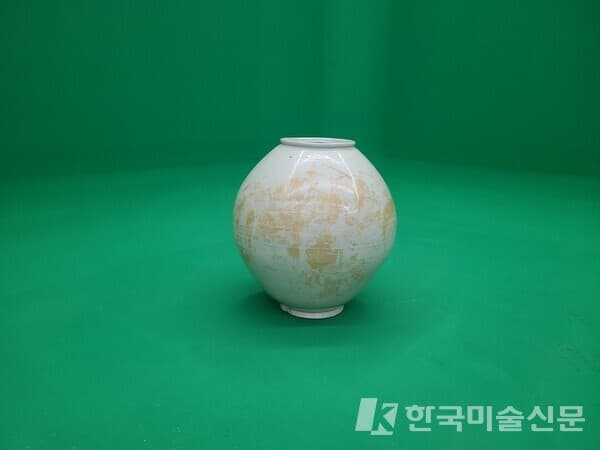사진제공 : 이종렬 작가, 말린입술 유약요변 둥근달항아리