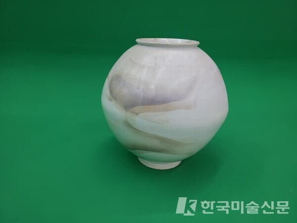 사진제공 : 이종렬 작가, 예각입술 복합요변 둥근달항아리