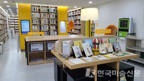 사진제공 : 강남구립즐거운도서관, 도서관 내부