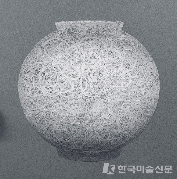 Memory of the Moon 2422 / 90.0 x 90.0 cm / Mixed media (2024) / 갤러리몸 제공