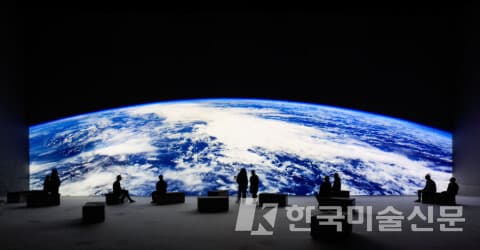 라이트룸 서울이 &lsquo;더문워커스: 톰 행크스와 함께하는 여정&rsquo;을 개최한다(제공: 라이트룸 서울)