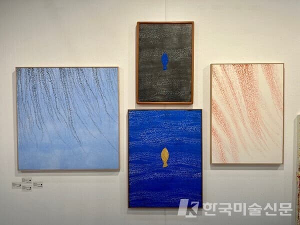쿤스 갤러리 부스에 있는 정보람 작가의 작품