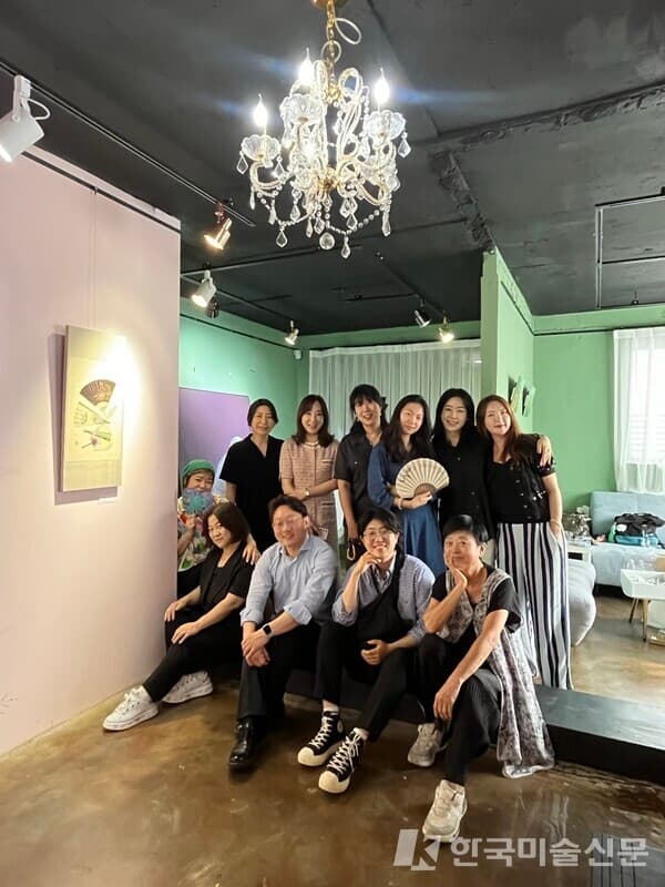 (왼쪽부터 시계방향) 이찌고 세연, 정세난(SENAN), 장자경(기획), 최영신, 이윤주, 김희은, 장자윤, 이승희, 김은총, 심진우, 엄은영
