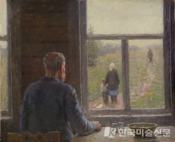 사진제공 : 갤러리 까르찌나, 미하일 쿠가츠 (1939~) 전장으로 2020년 90x110 카드보드에 유채 / 떠나는 가족의 아픈 이별을 담은 작품, 전시 참여 작가인 현존하는 러시아 리얼리즘 회화의 대가로 러시아 국민 예술가이다. 현재 러시아 화단에서 리얼리즘 화가 랭킹 1위를 차지하고 있는 대가 중의 대가다.