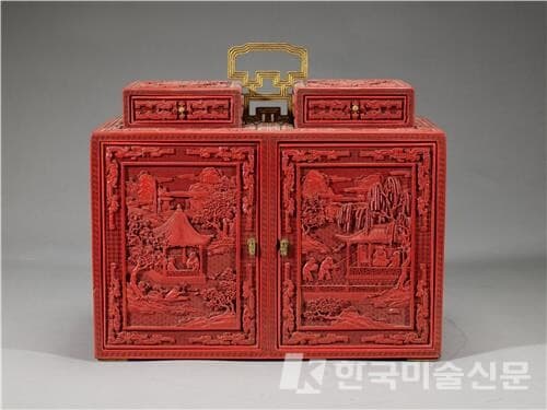 조칠 산수&middot;인물 무늬 운반 상자(중국 국가박물관 제공)