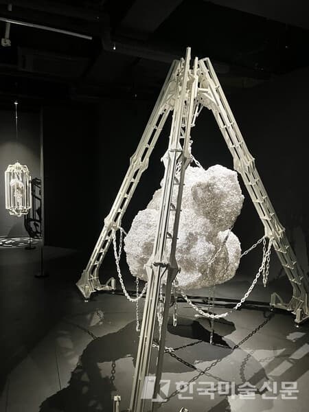 Ploud Collecting Tools - Tripod hoist / 2023 / 한승한