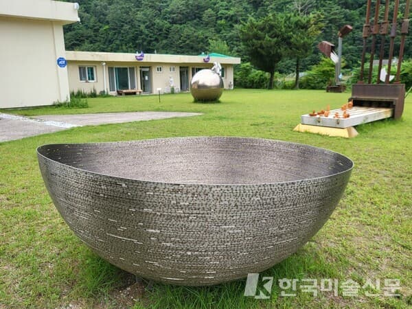 그림바위예술발전소 정원 전경
