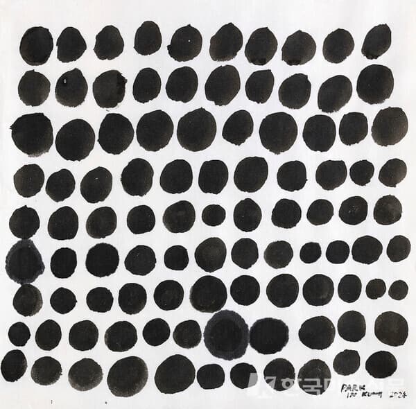 박인경, 조약돌(Galets), 2024, 한지에 먹, 50x50cm - Courtesy the artist and Galerie Vazieux