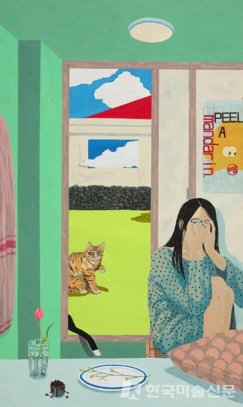[사진=강수희 작가] 선크림 때문이야, 2021, color on Korean paper, 122(w) x 205(h)cm제주도 집 골방, 선크림 바르기 조차 귀찮아 외출하지 않는 작가의 게으름을 선크림 때문이라 탓하는, 작가 본인의 이야기를 시니컬하게 유머를 담아 표현한 작품이다