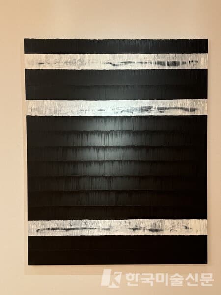 H.K Kwon, 22-20027100, 2022, Oil on canvas, 162 x 130 cm&nbsp;(사진 = 이소이 기자)