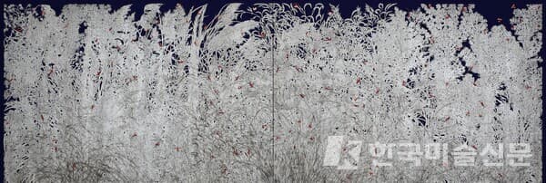 풀의정원_비단에수묵과은분_2024 / 아트센터자인 제공