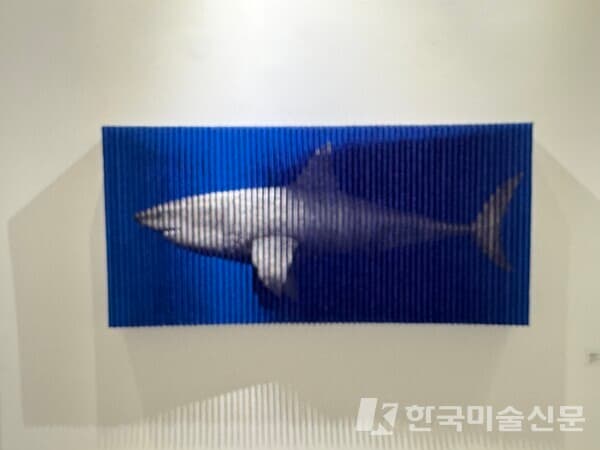 SON Seock, L'attente, 2023, mixed media sur bois, 104 x 50 cm&nbsp;(사진=이소이 기자)
